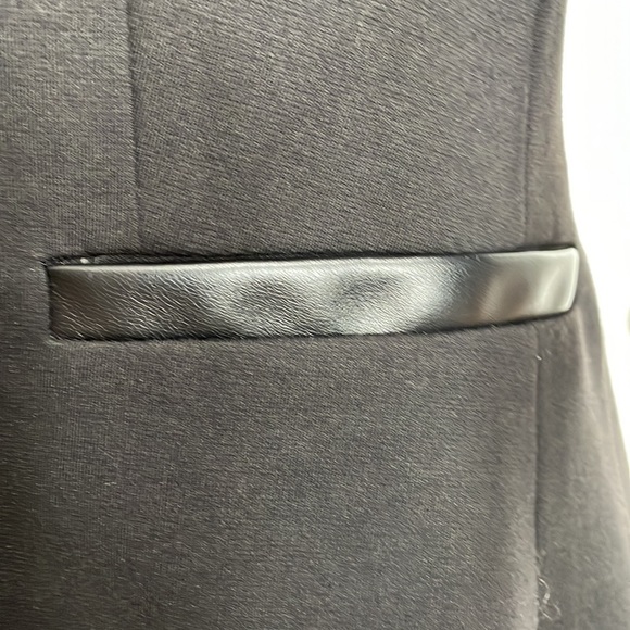 Jones Studio black blazer. Size 8. - Picture 3 of 10